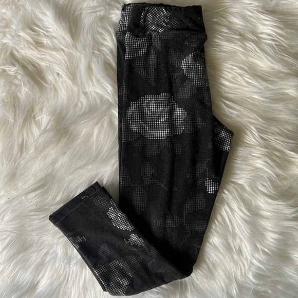 LuLaRoe Other - LuLaRoe Floral Graphic Leggings Size S/M